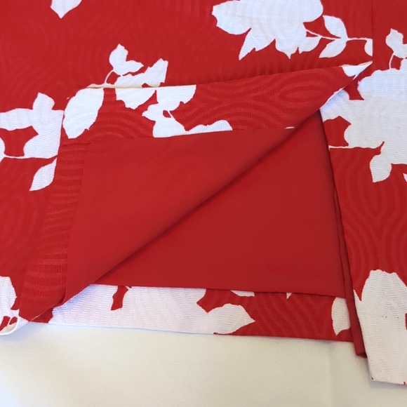 Red and White Tropical Floral Print Pencil Skirt - Picture 6 of 8